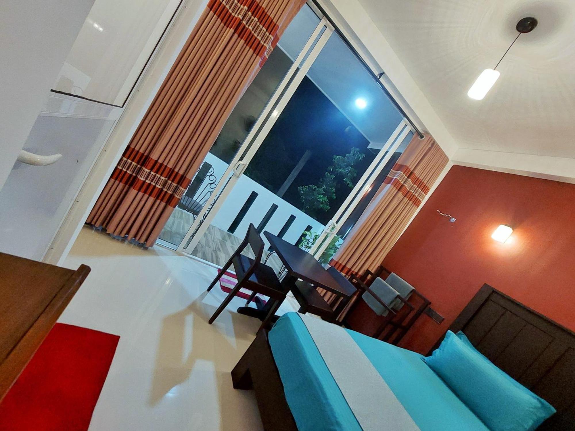 Chen Villa - Near Airport Негомбо Экстерьер фото